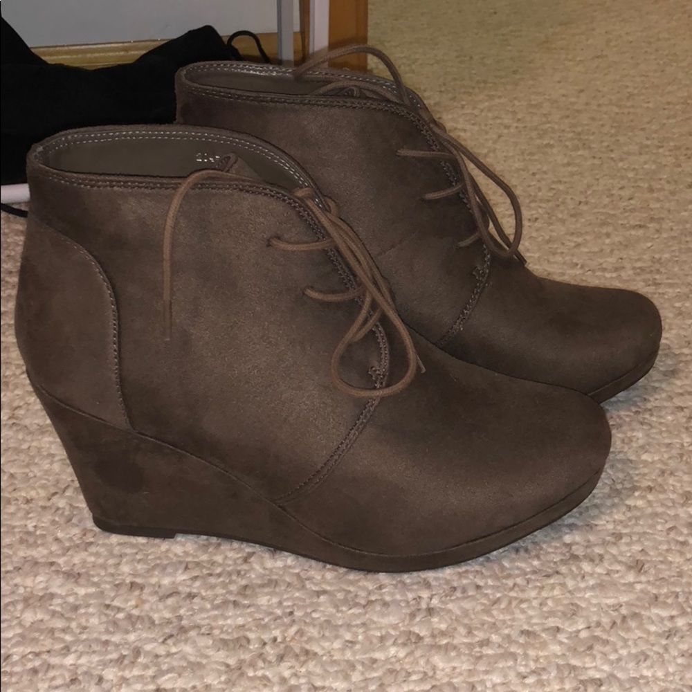 Brown heeled booties!